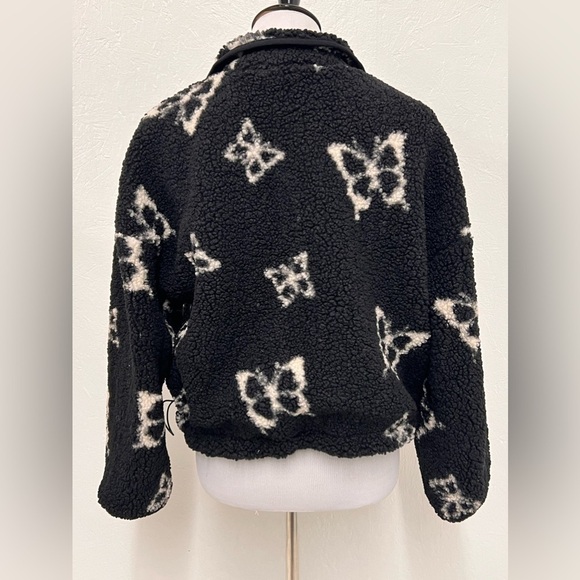 WILD Fable Women’s Fuzzy Sherpa Jacket - Picture 2 of 11